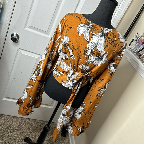 Nice Full Wrap Top - Picture 5 of 6